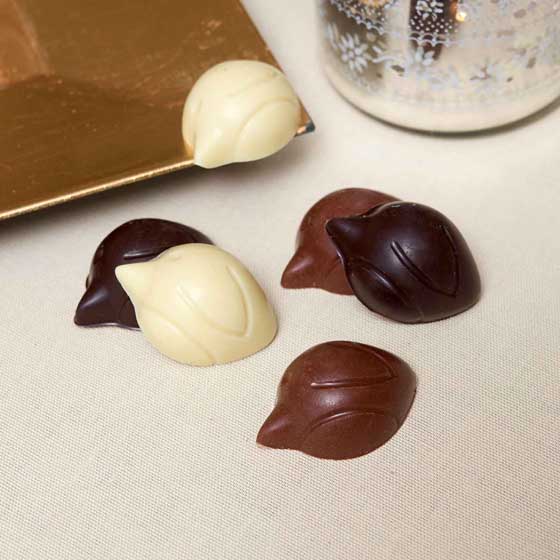 Christmas chorus recycled crackers with chocolate, 2x boxes of six product photo back L