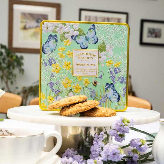 English garden honey and oat biscuit tin product photo ai5 L